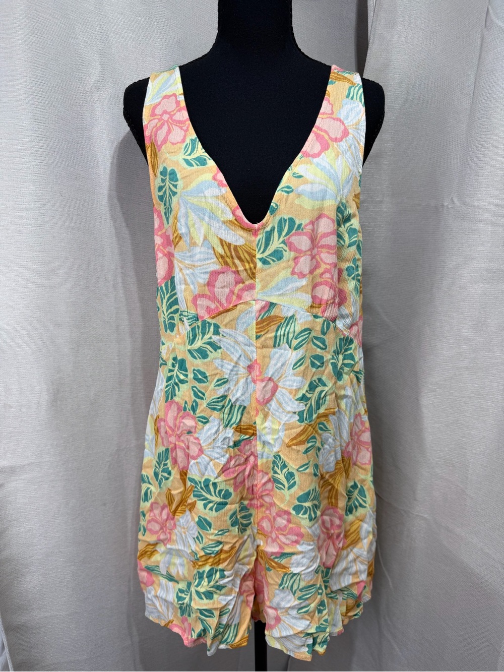 Rip Curl floral romper new with tags sz M